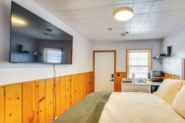 Spearfish Vacation Rental | Studio | 1BA | 200 Sq Ft | 1 Step Required