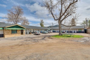 Bell's Motor Lodge | Community Exterior