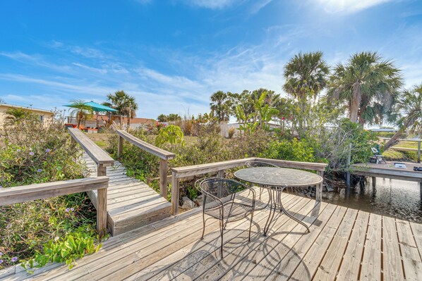 North Port Vacation Rental | 2BR | 1BA | 2 Steps to Enter | 1,100 Sq Ft