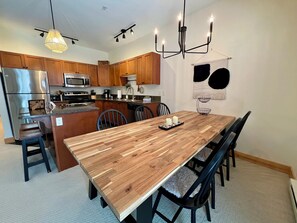 Open Plan full Kitchen and dining.