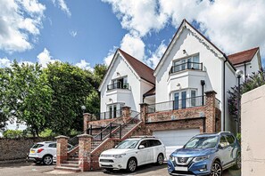 Außenseite Ferienhaus [Sommer]