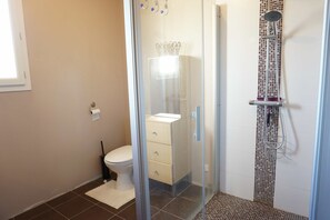 Paradou holiday rental villa for rent with 2 bathrooms