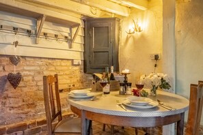 The Dairy at Green Valley Farm, Ubbeston: Charming dining area