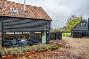 The Dairy at Green Valley Farm, Ubbeston: Plenty of footpaths close by and it is possible to walk into Laxfield, the neighbouring village