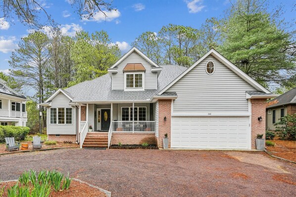 ,Front Elevation,