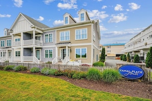 ,Front Elevation,