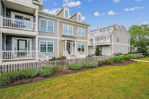 ,Front Elevation,