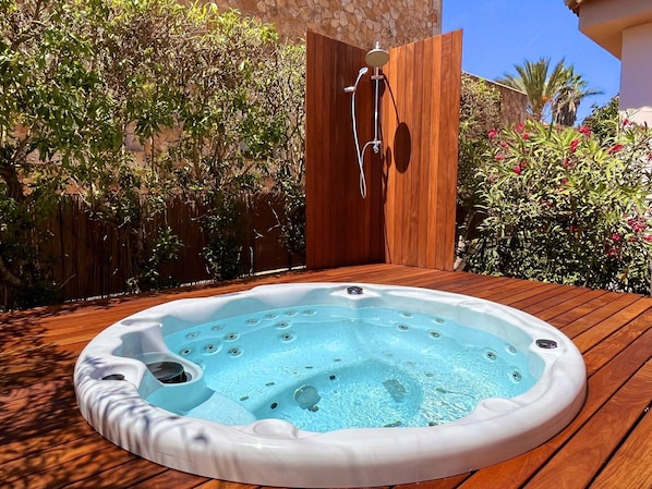Bain à remous extérieur