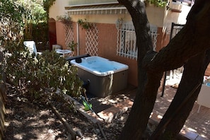 Bain à remous extérieur