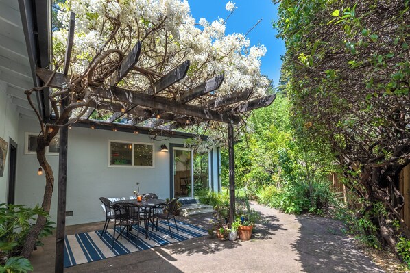 Welcome to Russian River Bungalow!