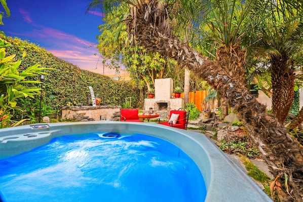 Outdoor spa tub