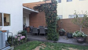 屋外ダイニングエリア