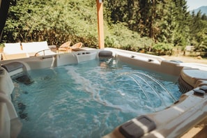 A luxury 8-person salt water hot tub with adjustable jets, 24/7 filtration, bluetooth speakers, and panoramic views of the mountains. Exactly what you need after a day of hiking or just relaxing. No chlorine smell and great for your skin!