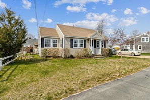 Neighborhood, Transportation, Grass, Architecture, Building