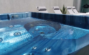 Bain à remous extérieur