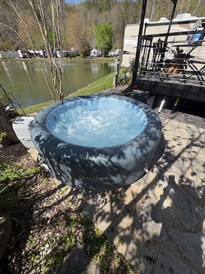 Enjoy a night under the stars, drink in hand, and total relaxation in your very own hot tub