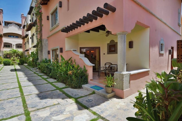 Mission Gate 1A - rent as a 1-bedroom or as a 2-bedroom condo