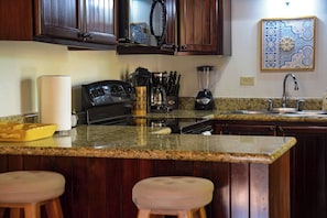 Full kitchen