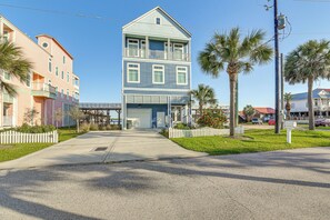 Situated near Waterman's Marina