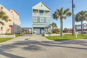Situated near Waterman's Marina