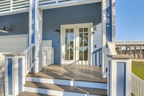 Beautiful entrance to Blue Bay Vista