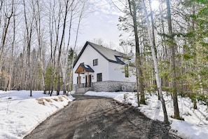 View of the exterior chalet - access to the chalet