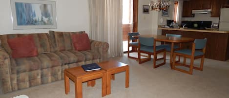StayWinterPark-Hi-Country-Haus-Living Room (2) unit 2501