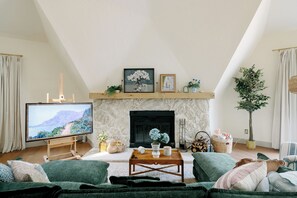 Living Room | 1st Floor | Free WiFi | Central A/C & Heating | Fireplace