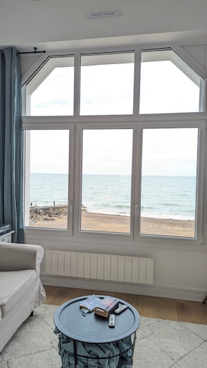 VUE MER ET PLAGE SPECTACULAIRE CĂTĂ SALON
UN PUR BONHEUR