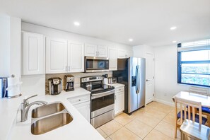 Kitchen | Dishwasher | Crockpot