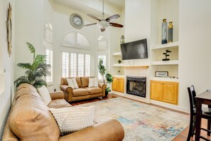 Main Living Area | Flat-Screen TV | Gas Fireplace
