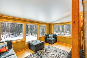 Living Room | Main Level | King Sleeper Sofa | Central Heating | Flat-Screen TV