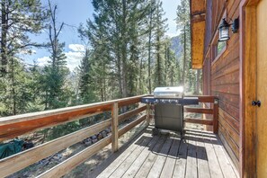 Private Deck | 2-Story Cabin | Expansive Mountain Views