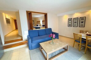 Sala con sofá cama
