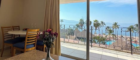 Condominio con vista al océano.