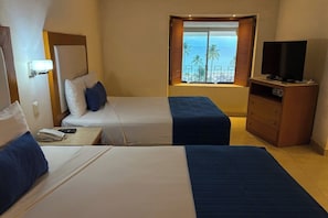Recámara con TV y vista al mar