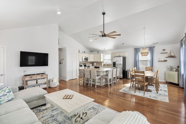 Open living room area with the view of the kitchen and dining