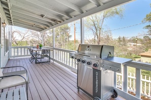 Private Balcony | Gas Grill | Outdoor Dining Table