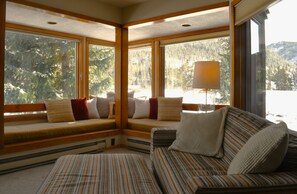 Stretch out in the oversized window seats and soak in panoramic lake views.