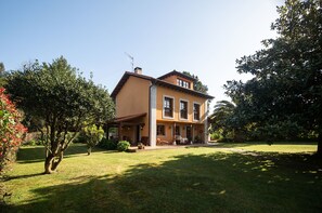 Property building,Garden,Balcony/Terrace