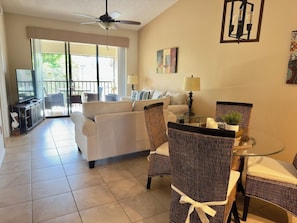 Living room (2)