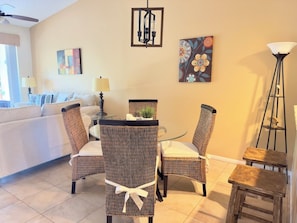 Dining table (1)