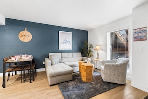 Cozy Living Space - Sofa pulls out to make a Queen bed!