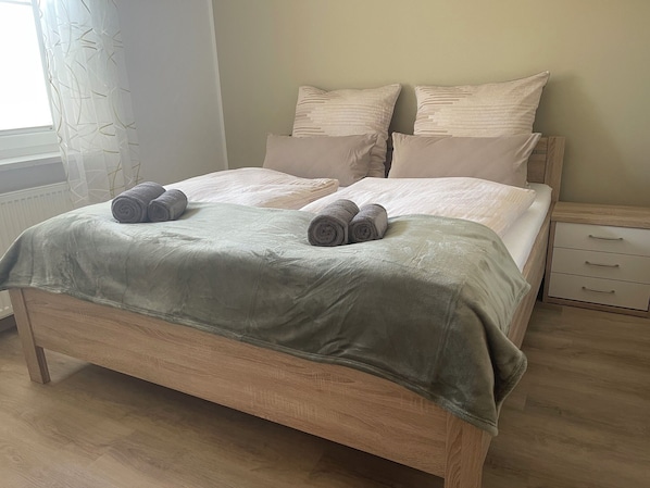 Ferienwohnung mit Garten-Schlafzimmer