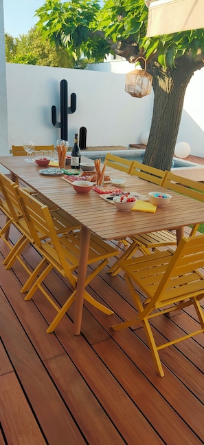 Outdoor dining
