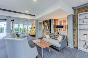 Entrance / Reception