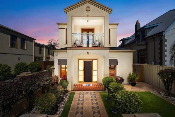 Private Front Courtyard