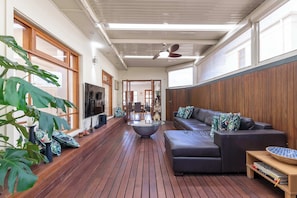 Indoor/Outdoor Entertaining Room