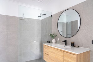 Elegant Simplicity Meets Everyday Comfort
