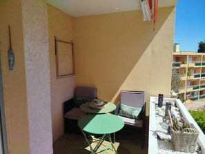 Le Balcon